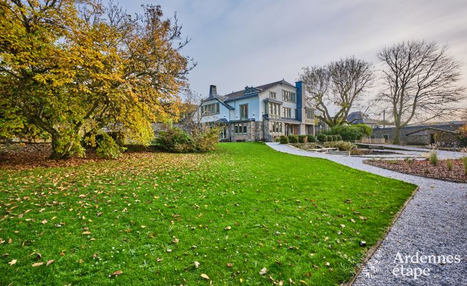 Zauberhafter Aufenthalt in den Ardennen: Schloss in Vresse-sur-Semois mit Pool, 8 Schlafzimmer fr 15 Personen