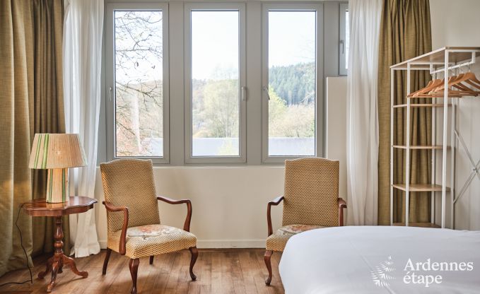 Luxus-Landhaus in Vresse-sur-Semois fr 19 Personen mit Schwimmbad und atemberaubender Aussicht