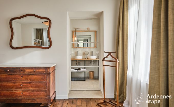 Luxus-Landhaus in Vresse-sur-Semois fr 19 Personen mit Schwimmbad und atemberaubender Aussicht