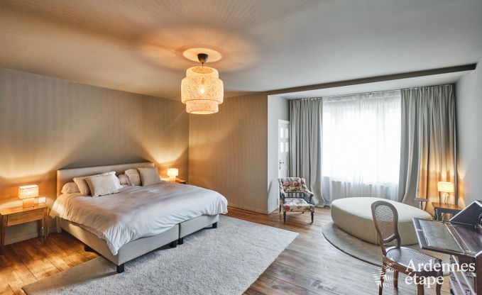 Luxus-Landhaus in Vresse-sur-Semois fr 19 Personen mit Schwimmbad und atemberaubender Aussicht