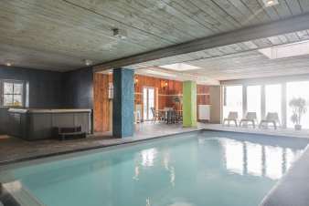 Ferienhaus mit Pool und Wellnessbereich für 24 Pers. in Waimes