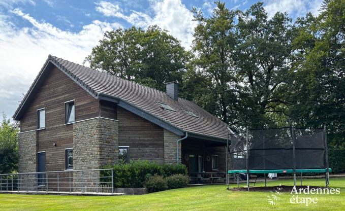 Ger�umiges Ferienhaus mit Privatgarten in Waimes f�r 15 Personen