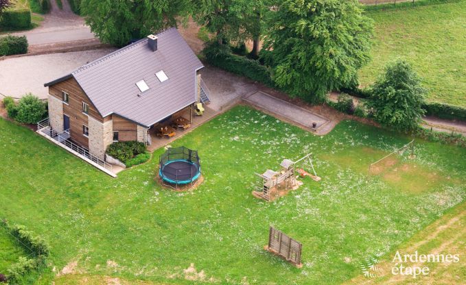 Ger�umiges Ferienhaus mit Privatgarten in Waimes f�r 15 Personen