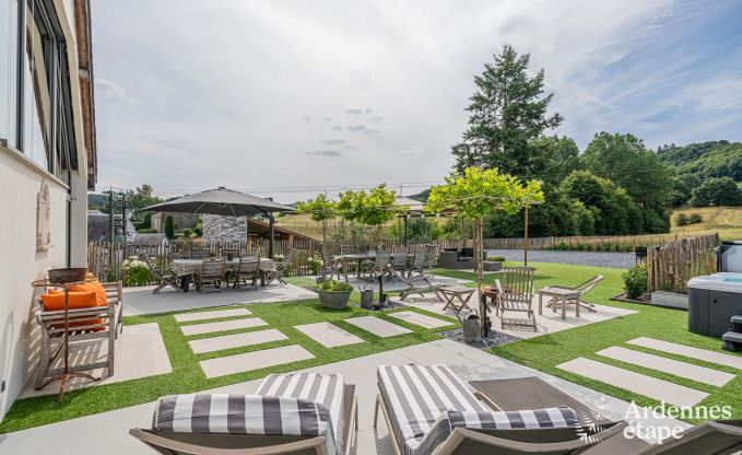 Ger�umiger Bauernhof aus dem 18. Jahrhundert in Wiltz f�r 18 Personen mit 7 Schlafzimmern, Whirlpool und Privatgarten