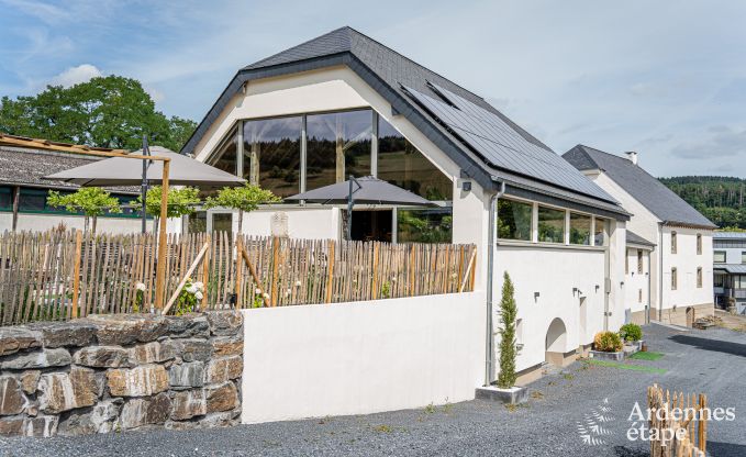 Ger�umiger Bauernhof aus dem 18. Jahrhundert in Wiltz f�r 18 Personen mit 7 Schlafzimmern, Whirlpool und Privatgarten