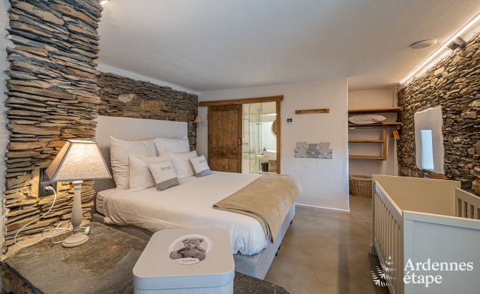 Ger�umiger Bauernhof aus dem 18. Jahrhundert in Wiltz f�r 18 Personen mit 7 Schlafzimmern, Whirlpool und Privatgarten