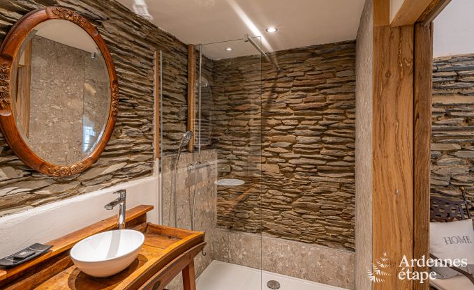 Ger�umiger Bauernhof aus dem 18. Jahrhundert in Wiltz f�r 18 Personen mit 7 Schlafzimmern, Whirlpool und Privatgarten