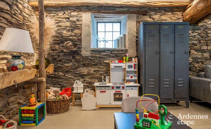 Ger�umiger Bauernhof aus dem 18. Jahrhundert in Wiltz f�r 18 Personen mit 7 Schlafzimmern, Whirlpool und Privatgarten